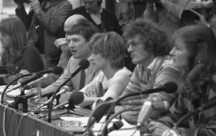 Bundesarchiv_B_145_Bild-F065187-0009_Bonn_Pressekonferenz_der_Gruenen_Bundestagswahl-1983.jpg